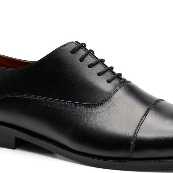 Cap toe oxford in Black image 2