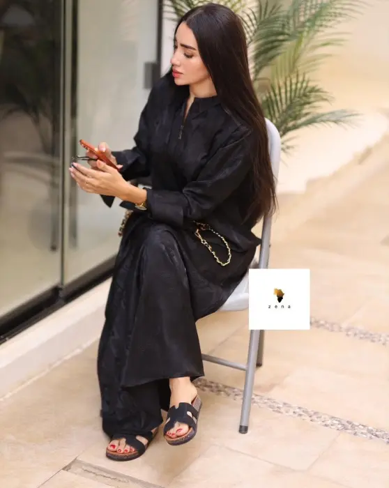 عبايه قطعه واحده عملية وأنيق يناسب كل مشاويرك image 3