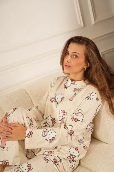Cream Kitty Velvet Pajama Set image 2
