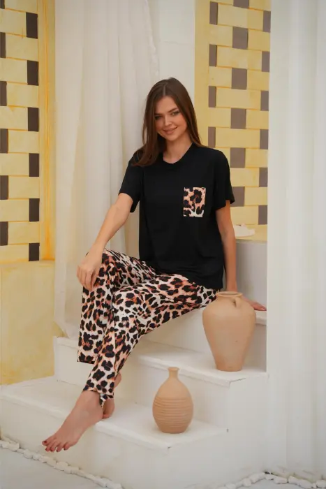 Leopard Chic Lounge Set image 3