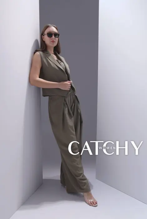 Classic Pinstripe Wide-Leg Trousers with Front Pleats image 3