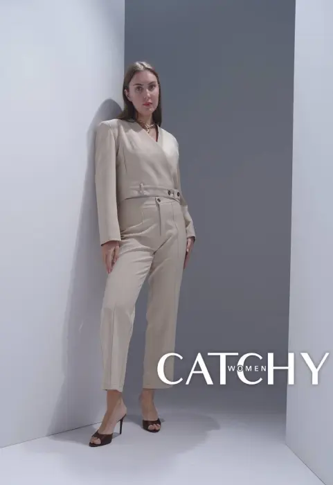 Classic Set - Cropped Blazer & High-Waisted Trousers image 3