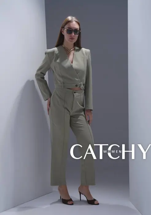 Classic Set - Cropped Blazer & High-Waisted Trousers image 2