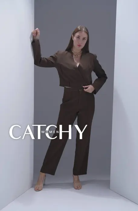 Classic Set - Cropped Blazer & High-Waisted Trousers image 4