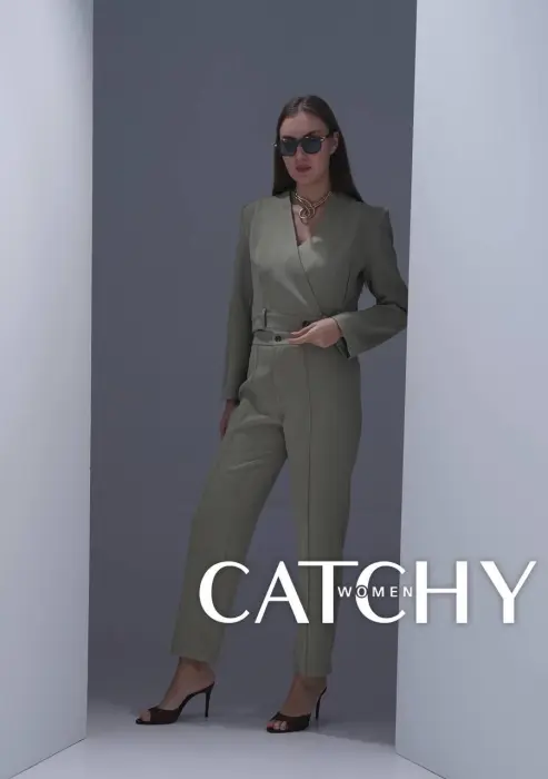 Classic Set - Cropped Blazer & High-Waisted Trousers image 8