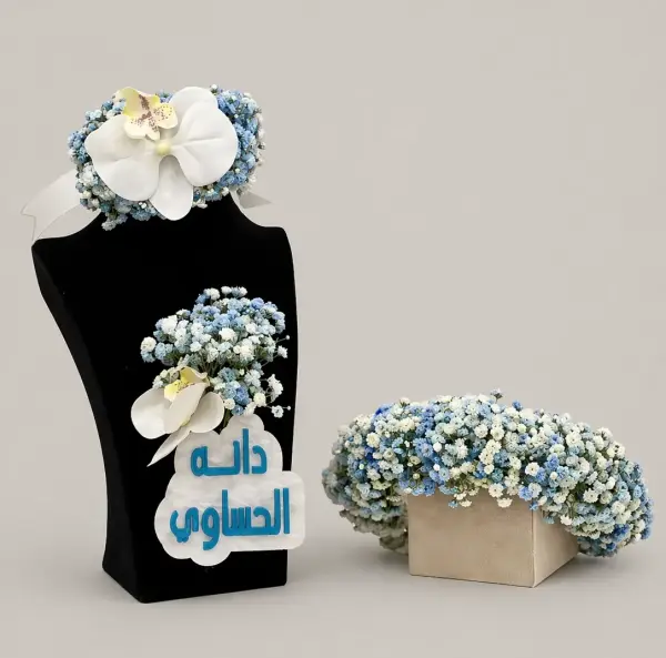 تاج ورد مع بروش اسم للتخرج image 0