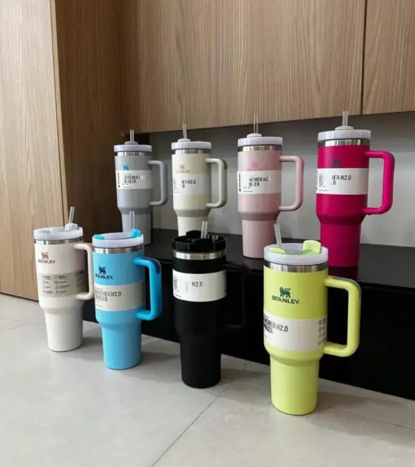 مطارات ستانلي stanley للمشروبات البارده و الحاره  تحفظ الحراره او البروده تقدر تستخدمها مع عود straw او بدونه تكفي مكان الكوب بالسياره حجم 40oz - ازرق حجم 30 اوز رقم 7 بصوره image 0