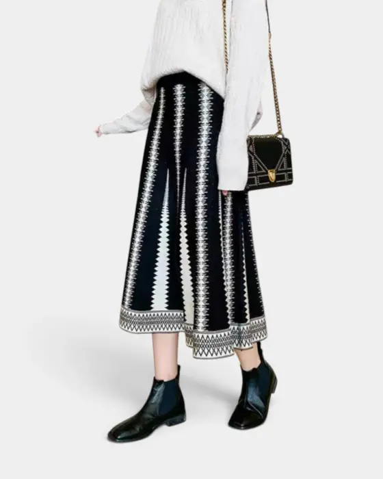 Mid-Length Geometric Striped Knit Skirt / Free Size image 6