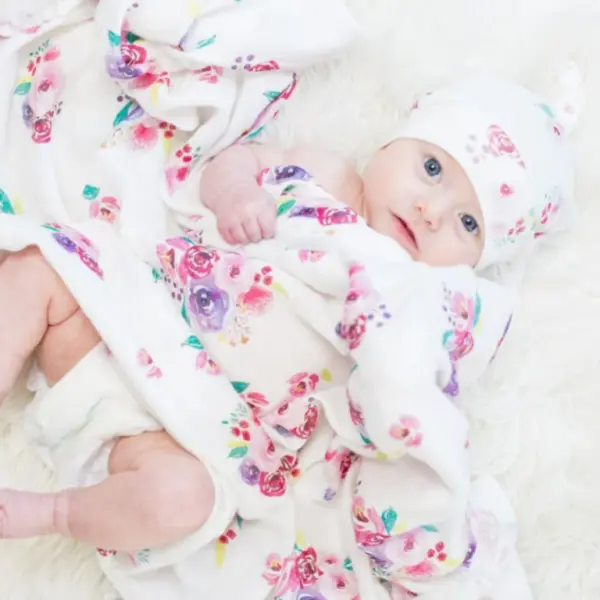 Hello World Bamboo Hat & Swaddle Blanket Set - Posies image 3