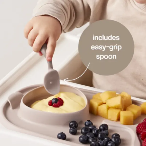 roll + go mealtime mat - latte image 1